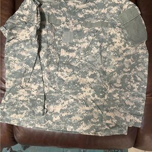 Military fatigue shirt size medium regular
